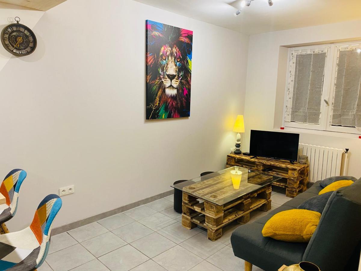 Studio 40M2 Plein Pied Avec Parking Jussac Exterior foto