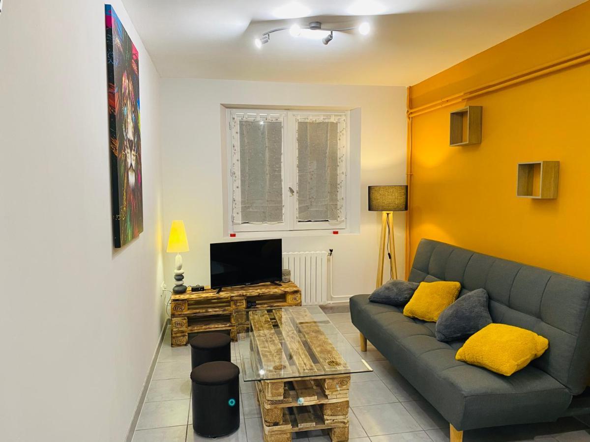 Studio 40M2 Plein Pied Avec Parking Jussac Exterior foto
